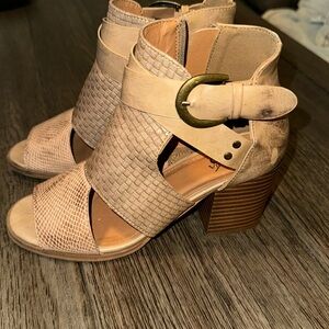 Ladies' size 6 ankle booties. Like new.